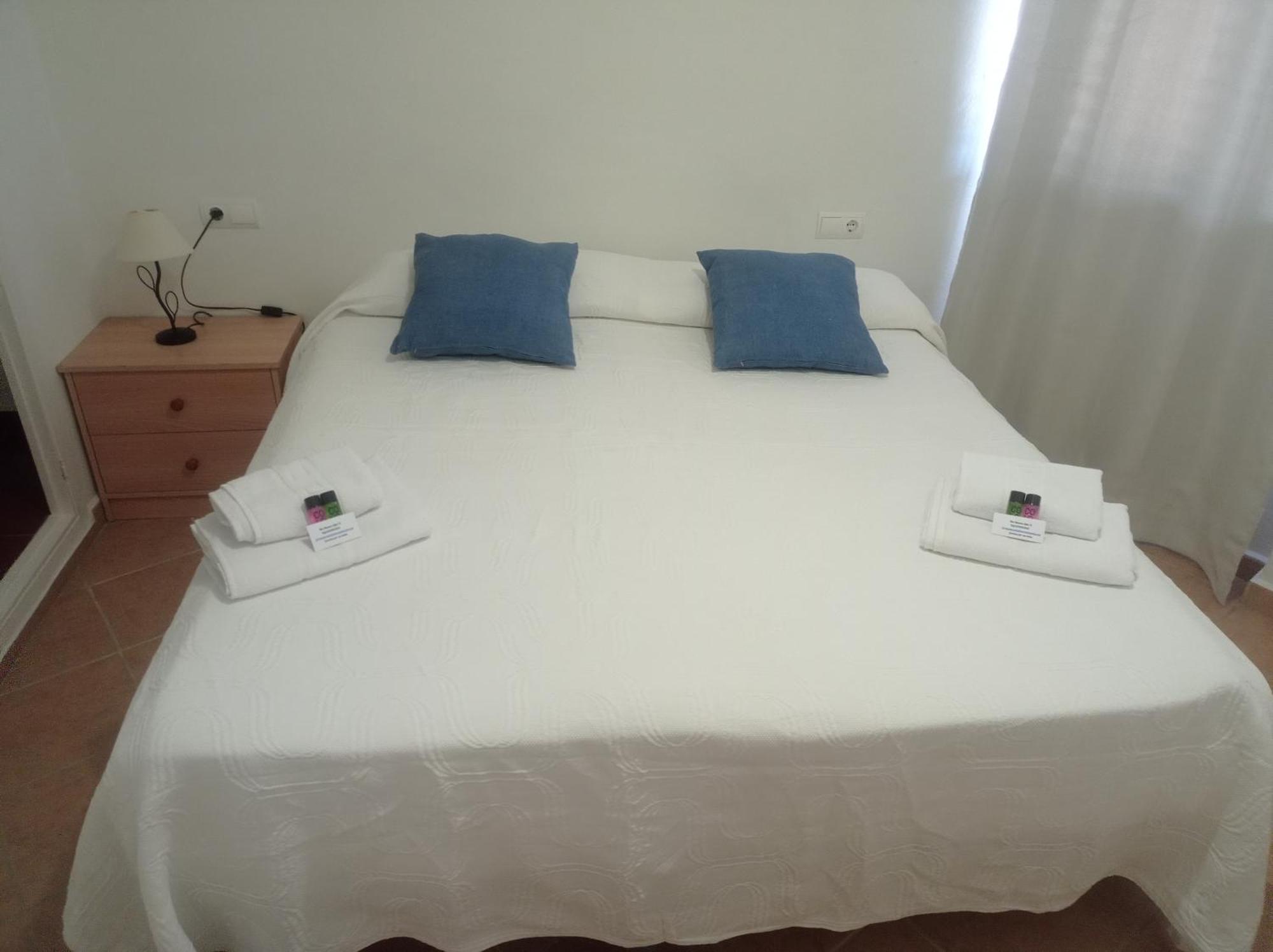 Apartamento Illa Blanca Ес Пухолс Екстериор снимка